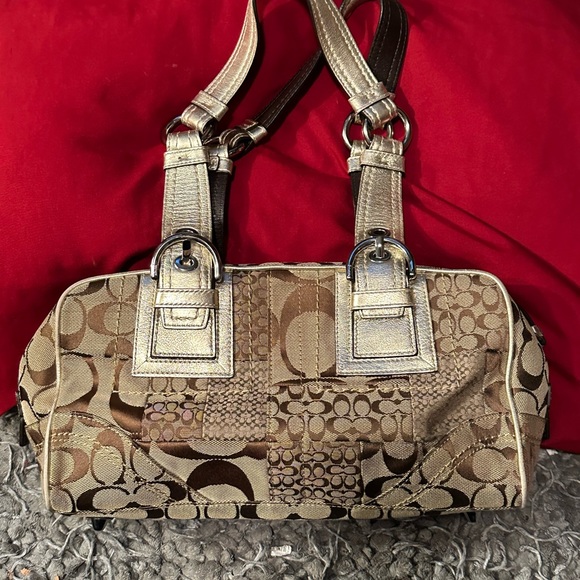 Coach purse with papers of authenticity - Picture 1 of 2